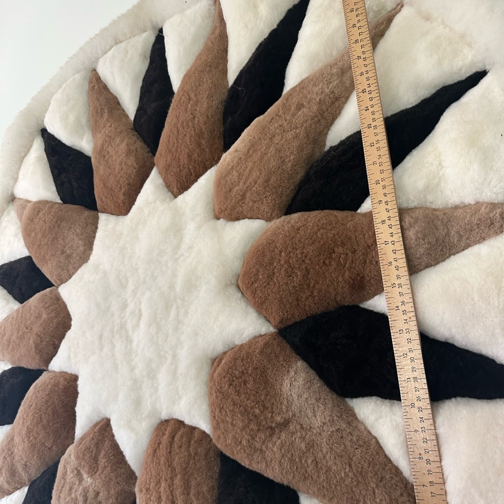 Alpaca fur Rug
Very pretty
53” - Picture 4 of 5